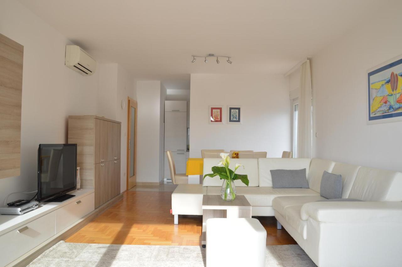 Apartment Silvija Sea View ウマグ エクステリア 写真