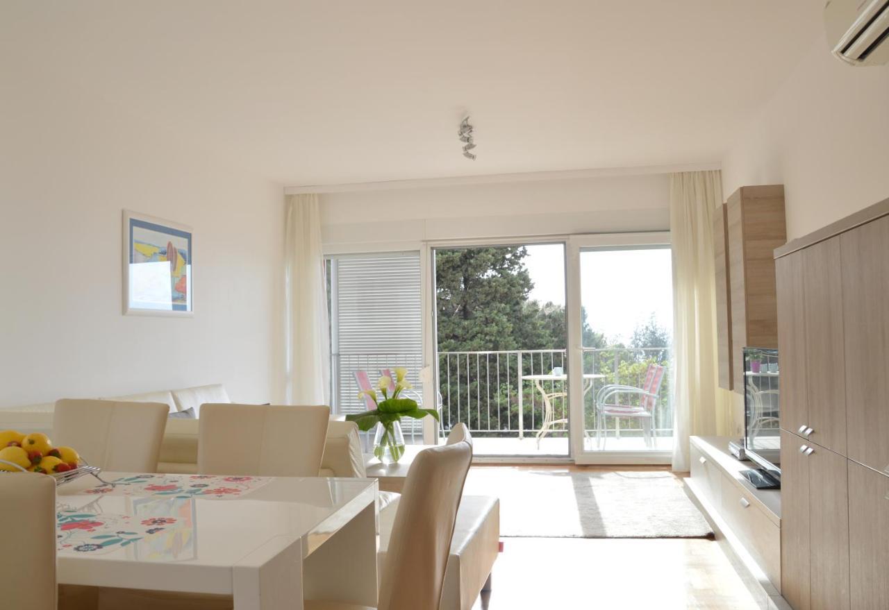 Apartment Silvija Sea View ウマグ エクステリア 写真