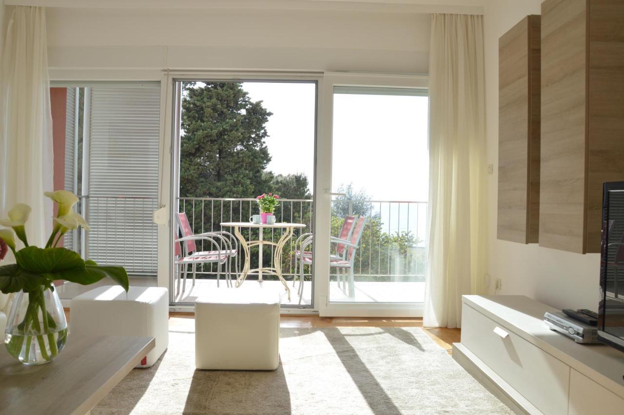 Apartment Silvija Sea View ウマグ エクステリア 写真